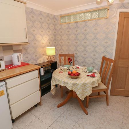 The Laurels Flat Apartment Cardiff Bagian luar foto